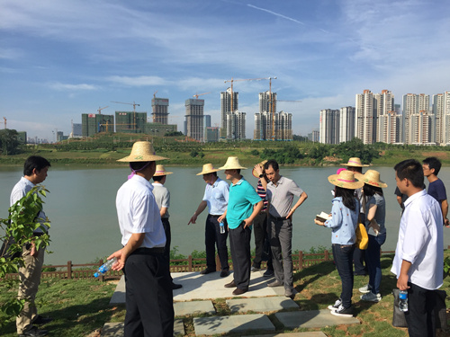 南寧市建寧水務(wù)投資集團(tuán)有限責(zé)任公司集團(tuán)董事長帶隊視察我公司邕江綜合整治和開發(fā)利用工程監(jiān)理工作