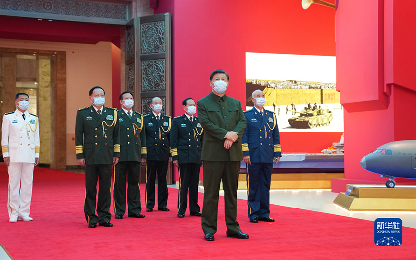 習近平在參觀“領航強軍向復興——新時代國防和軍隊建設成就展”時強調(diào) 再接再厲 銳意進取 埋頭苦干 奮力實現(xiàn)建軍一百年奮斗目標